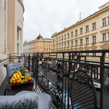 To Live * Praga